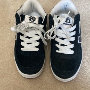 NWT Visions Black Faux Suede Sneakers